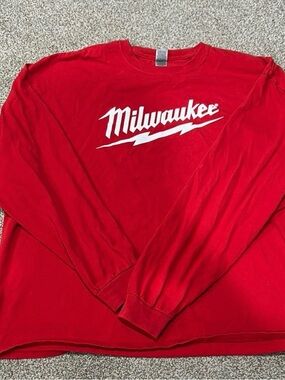 Milwaukee
Red Long Sleeve Logo Tee